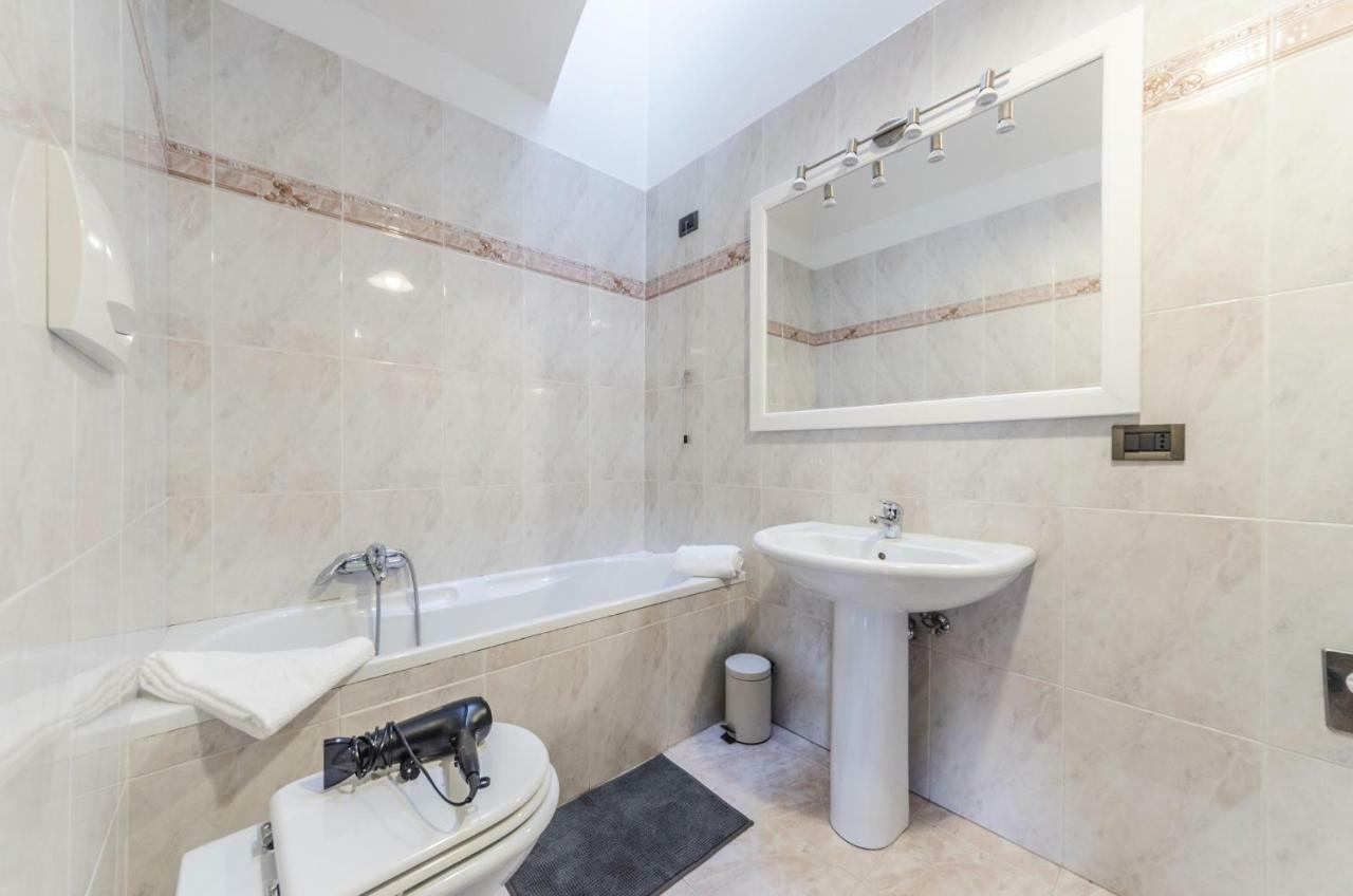 Maurizio House - Near The Train Station Apartman Velence Kültér fotó